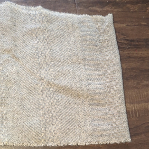 Elegant Beige and Gray Women's Scarf - Picture 8 of 8